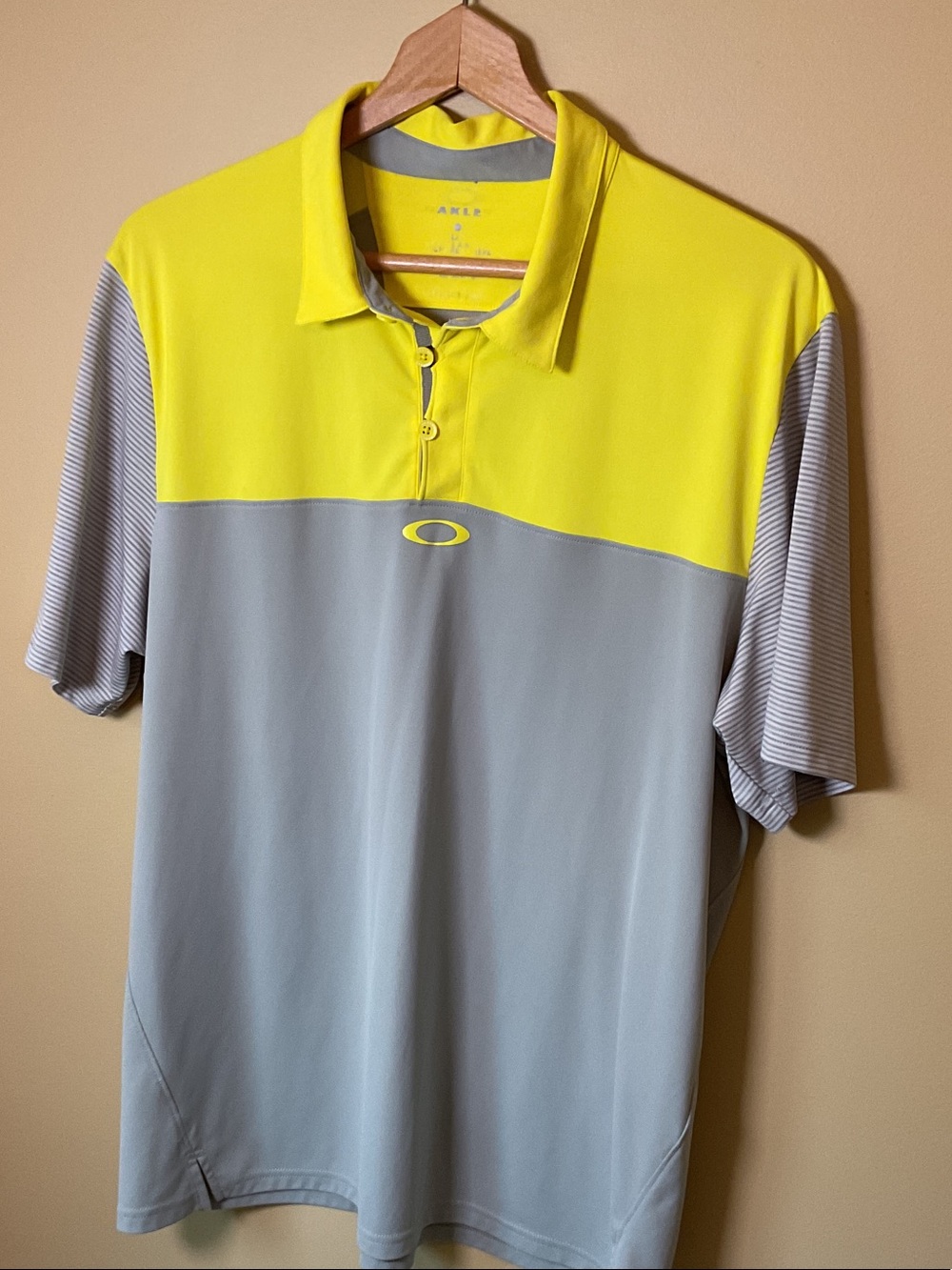 Oakley Men’s Neon Yellow and Light Gray Two-Tone Polo Size L